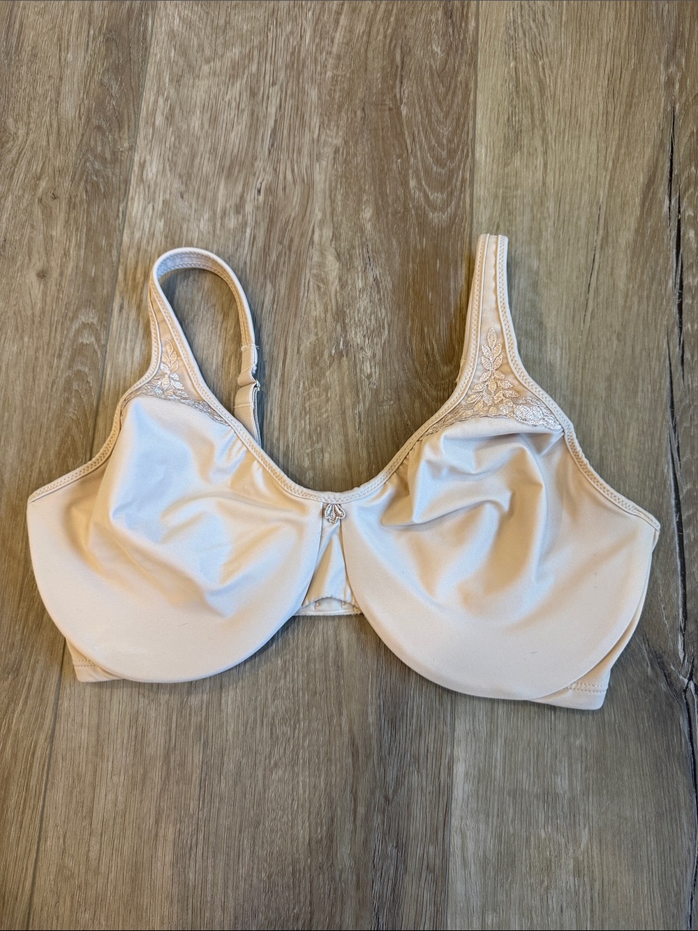 Bali Seamless Underwire Bra in Light Beige with Lace Accents